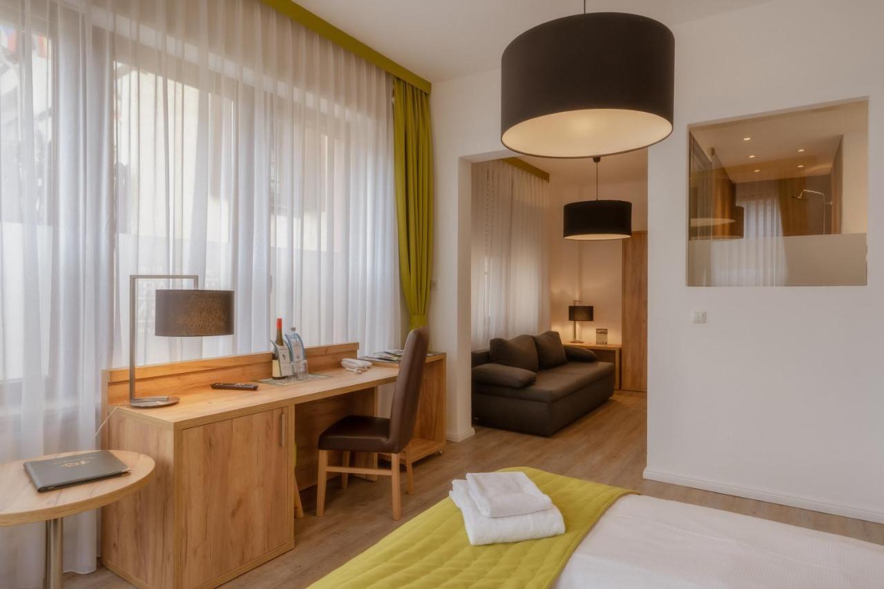 רודסהיים אם ריין Weinhotel Des Riesling Zum Gruenen Kranz מראה חיצוני תמונה