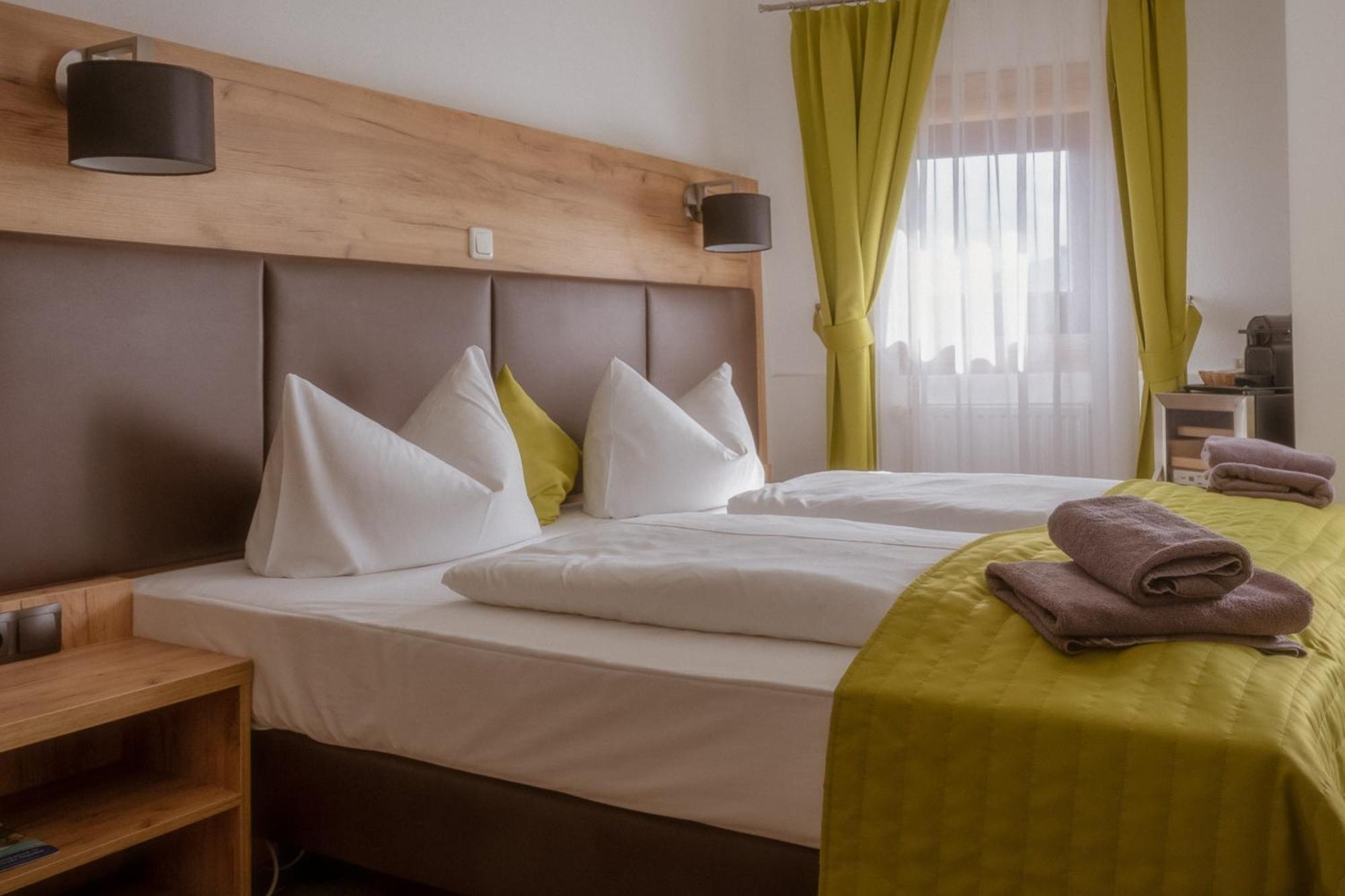 רודסהיים אם ריין Weinhotel Des Riesling Zum Gruenen Kranz מראה חיצוני תמונה