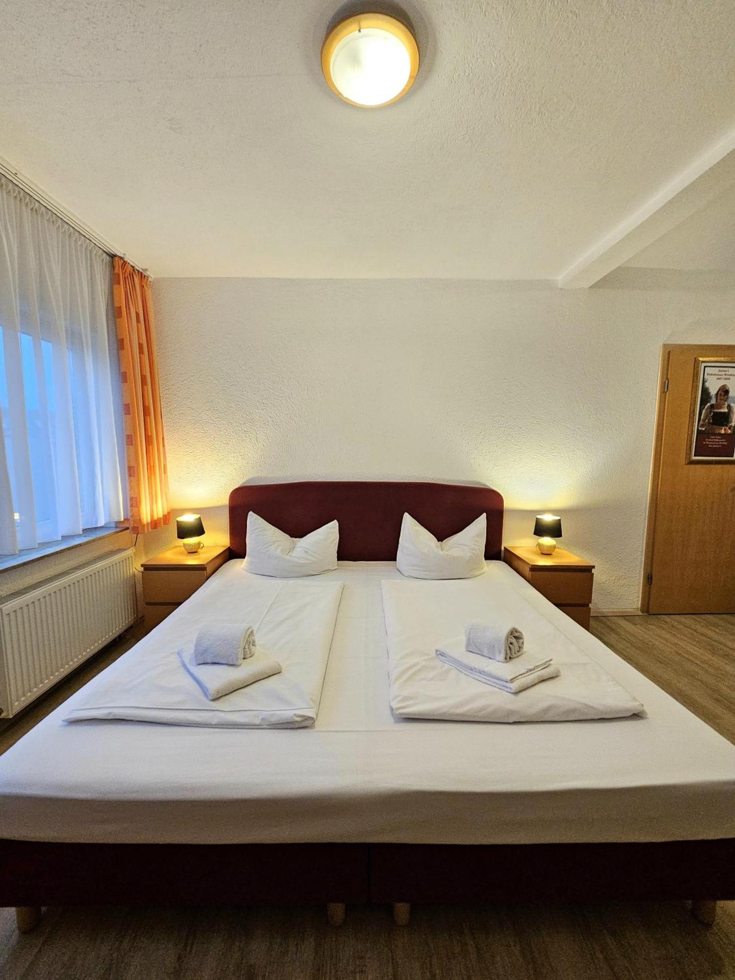 רודסהיים אם ריין Weinhotel Des Riesling Zum Gruenen Kranz חדר תמונה