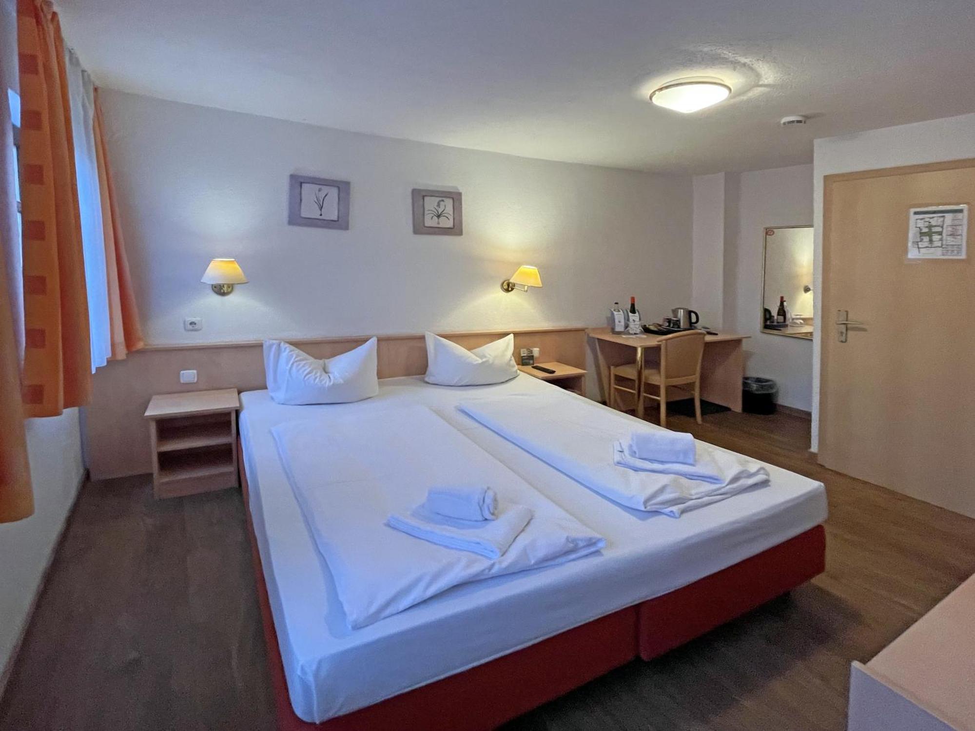 רודסהיים אם ריין Weinhotel Des Riesling Zum Gruenen Kranz חדר תמונה